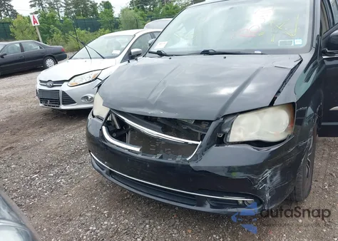 2013 Chrysler Town & Country Touring z USA, uszkodzony, nr VIN 2C4RC1BG7DR555957